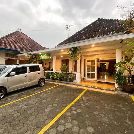 Parikesit Guest House 요그야카르타 외부 사진