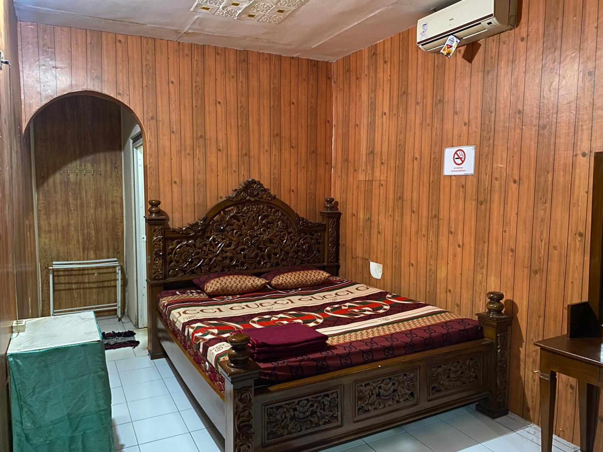 Parikesit Guest House 요그야카르타 외부 사진