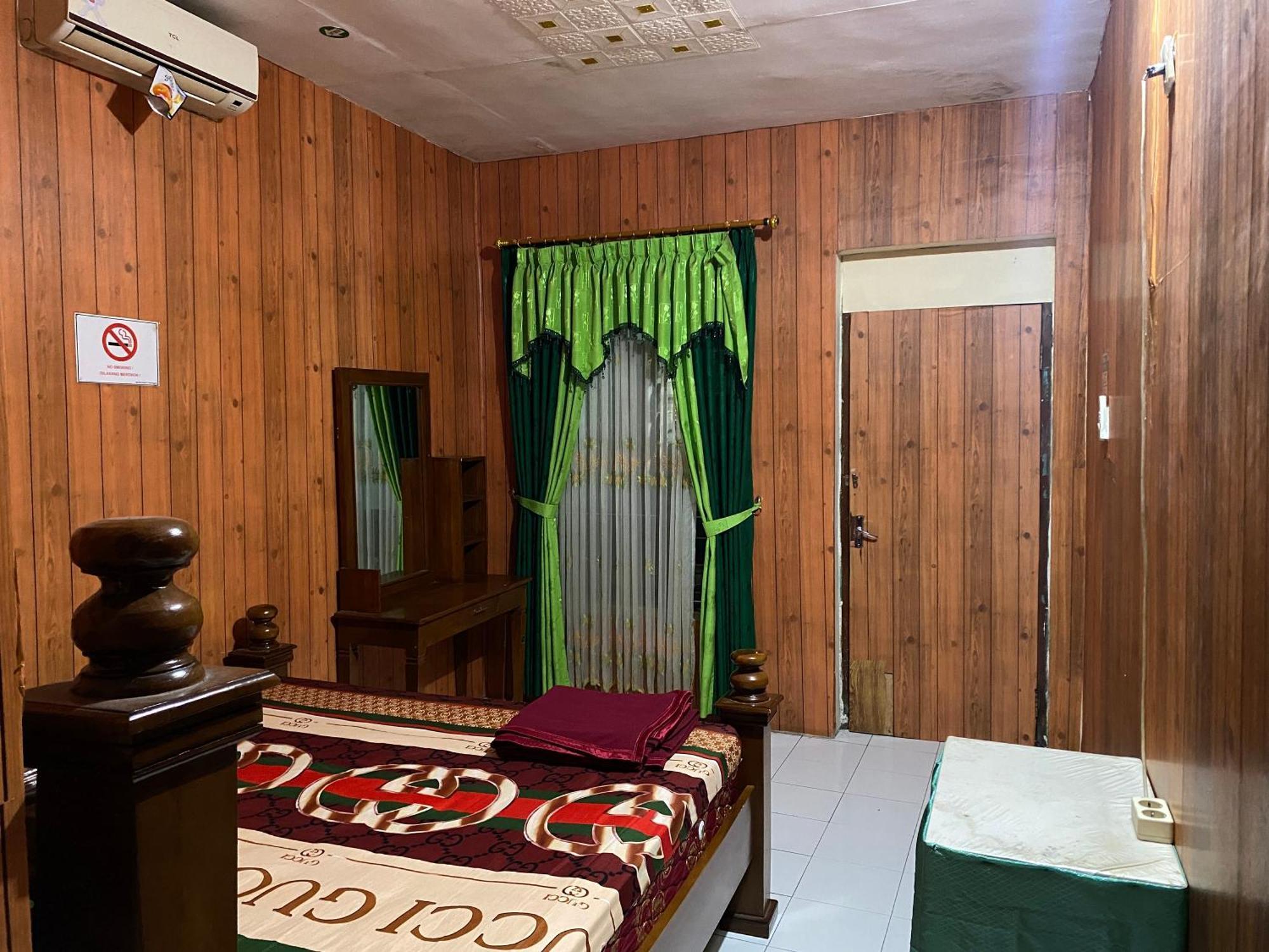 Parikesit Guest House 요그야카르타 외부 사진