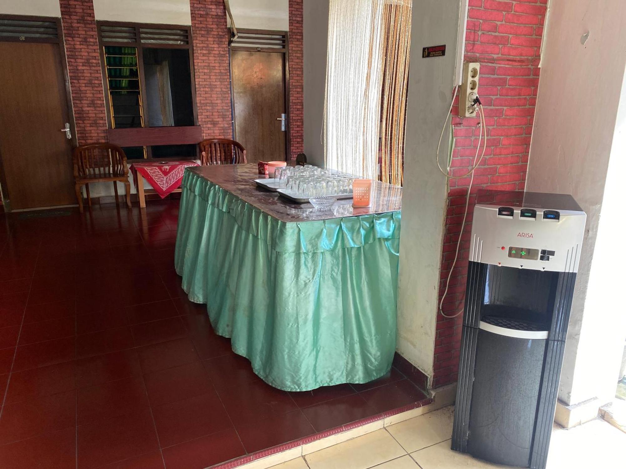 Parikesit Guest House 요그야카르타 외부 사진
