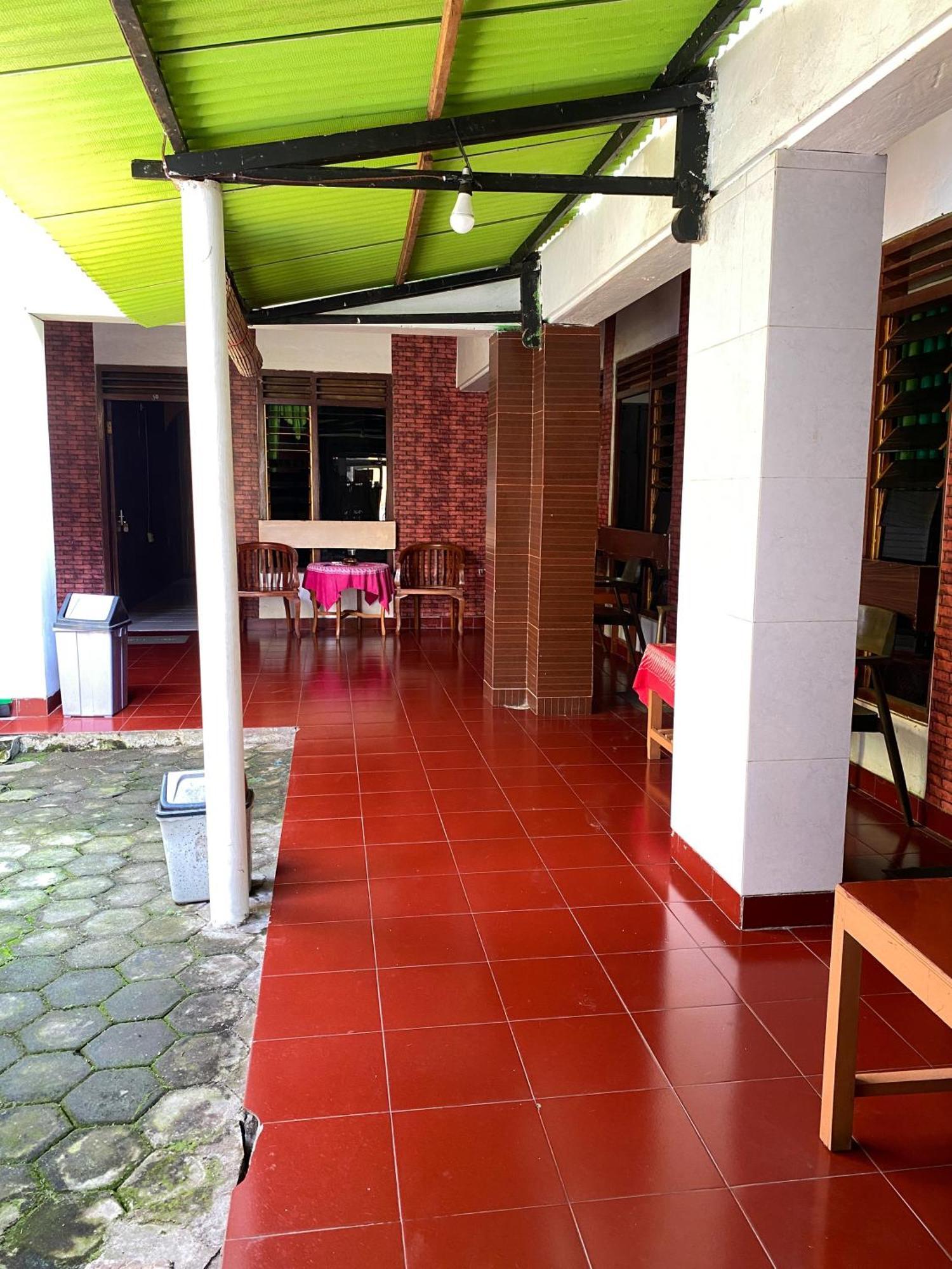 Parikesit Guest House 요그야카르타 외부 사진