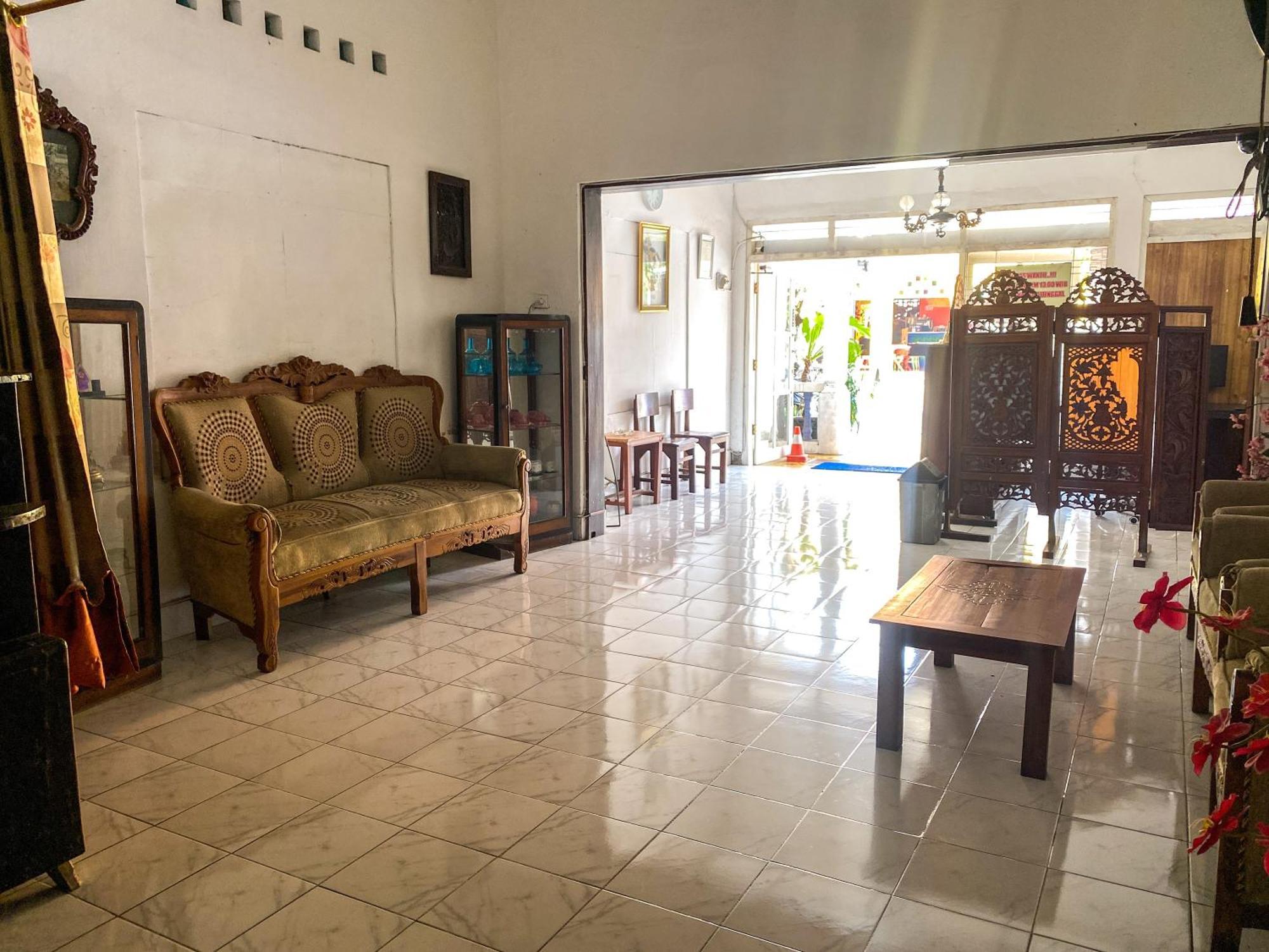 Parikesit Guest House 요그야카르타 외부 사진