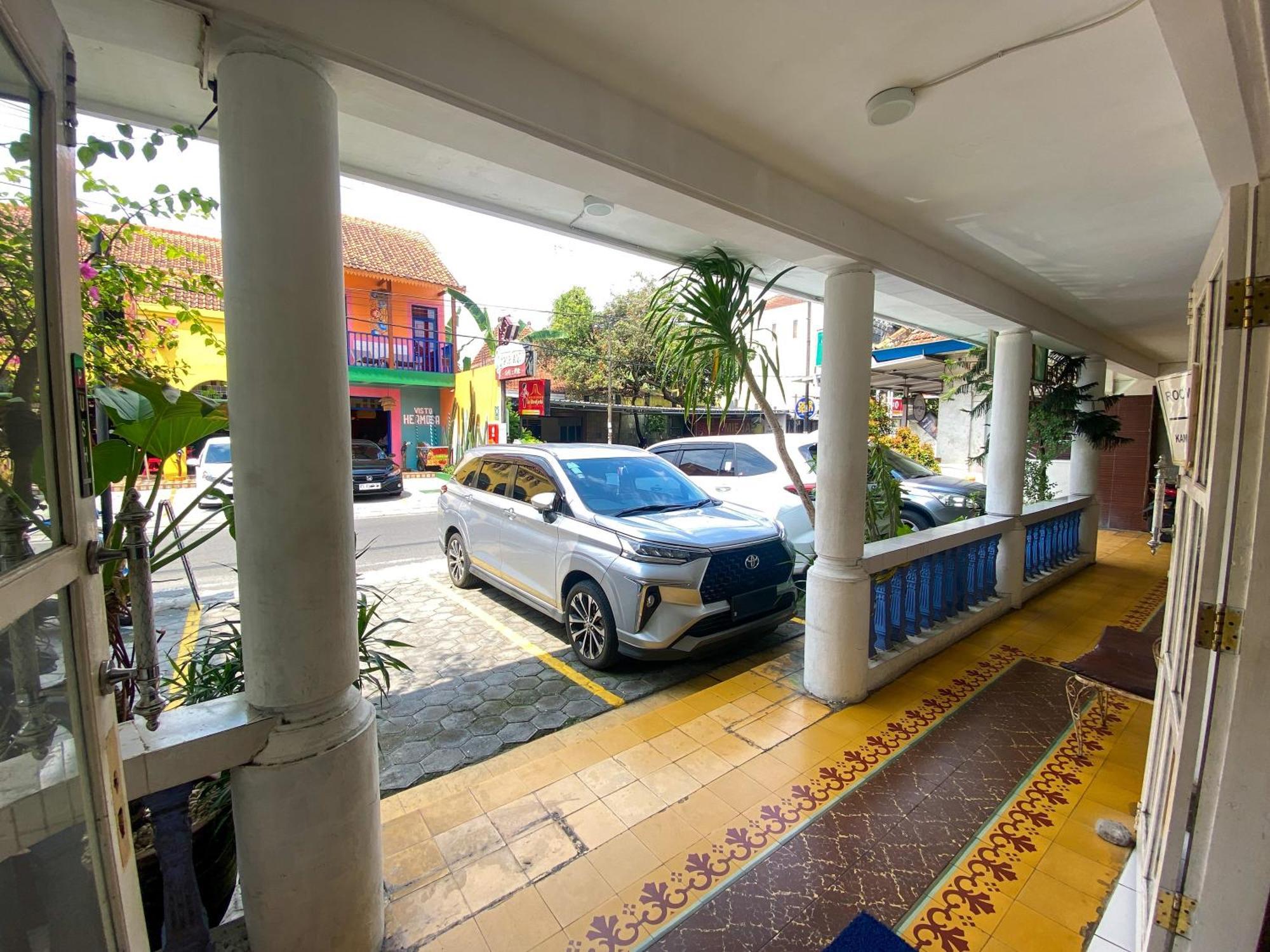 Parikesit Guest House 요그야카르타 외부 사진