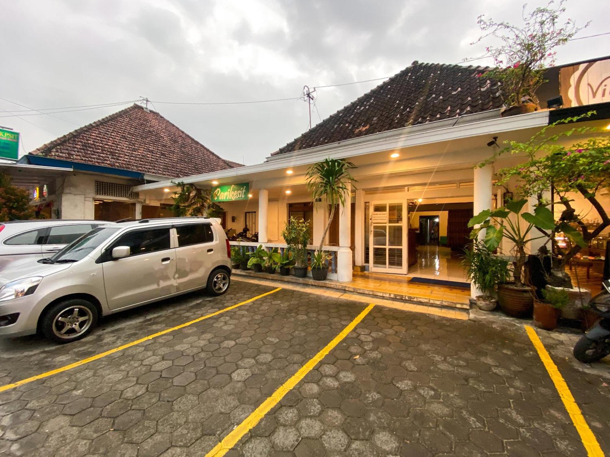 Parikesit Guest House 요그야카르타 외부 사진