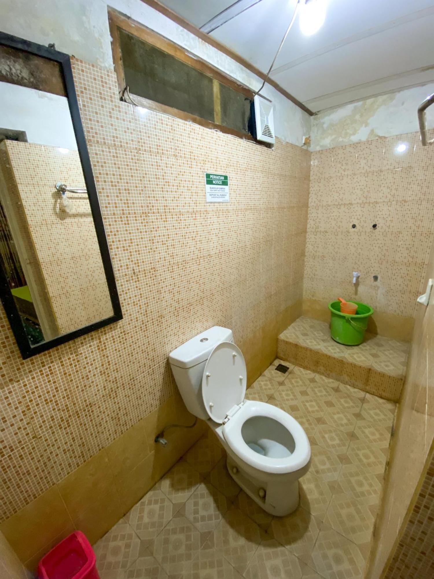 Parikesit Guest House 요그야카르타 외부 사진